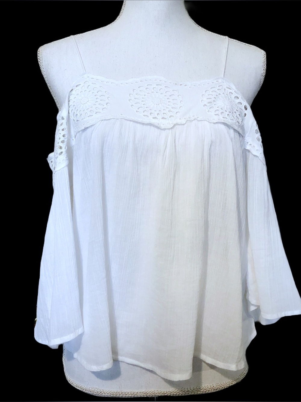 Oysho White Eyelet Cold Shoulder Top Size Small